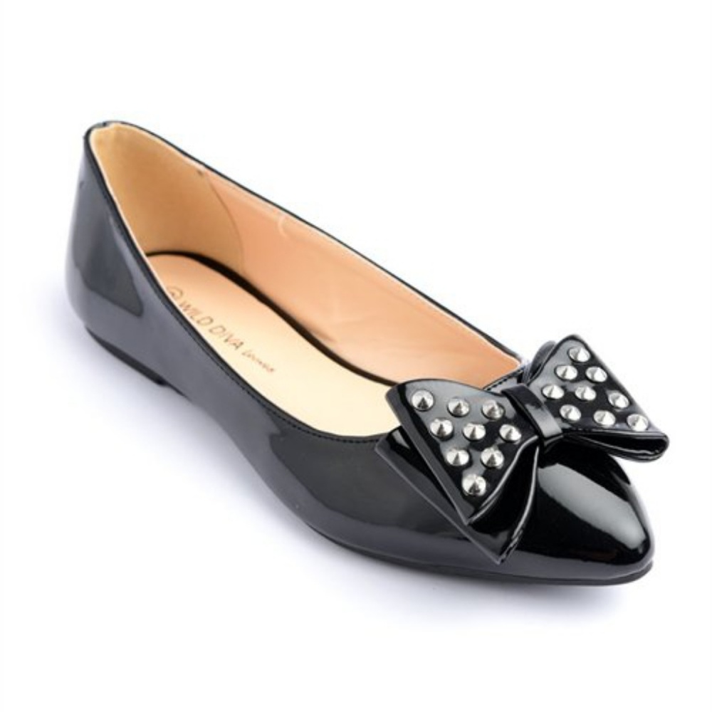 NIB STUDDED BOW FLATS